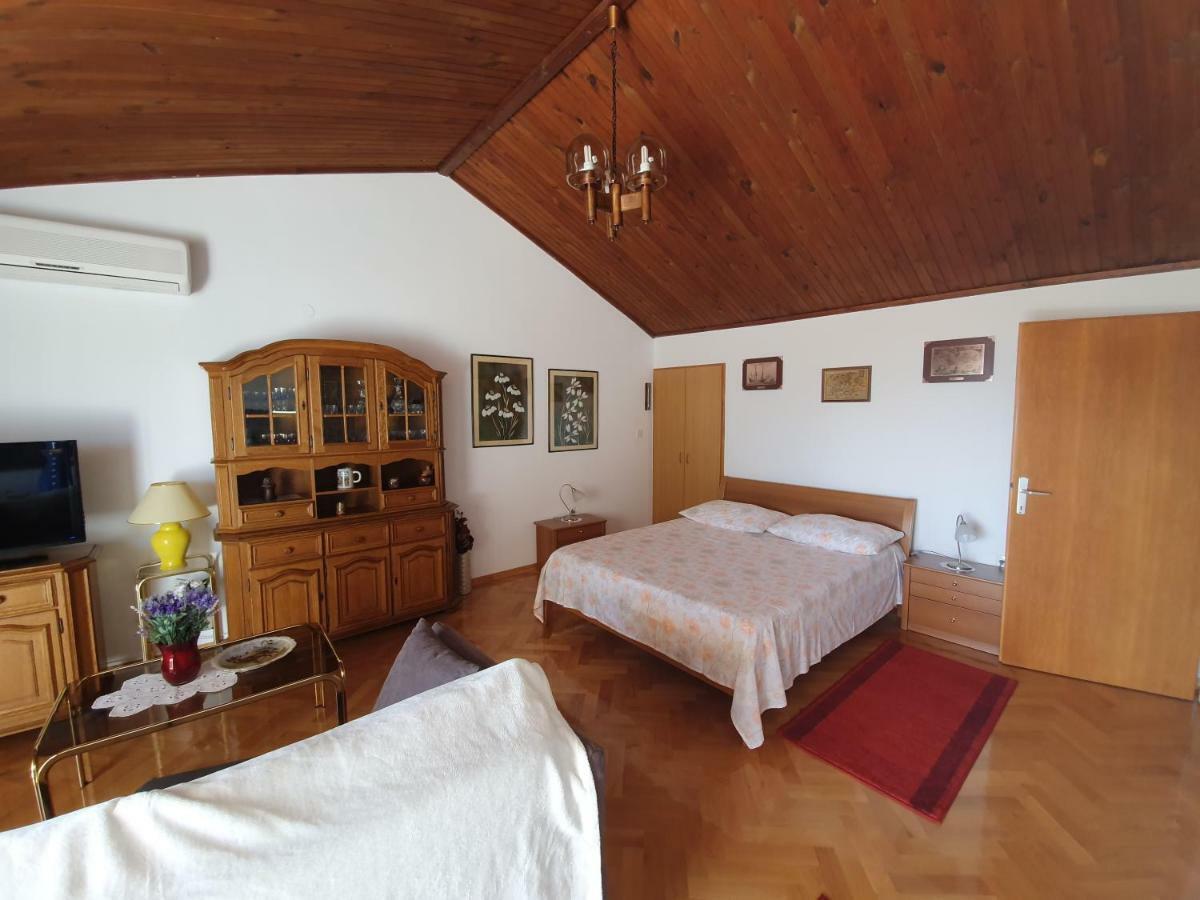 Penthouse Studio With Sea View Макарська Екстер'єр фото
